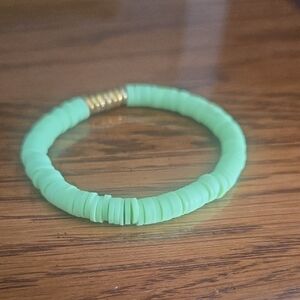 Elegant Green Bracelet with Gold Accent